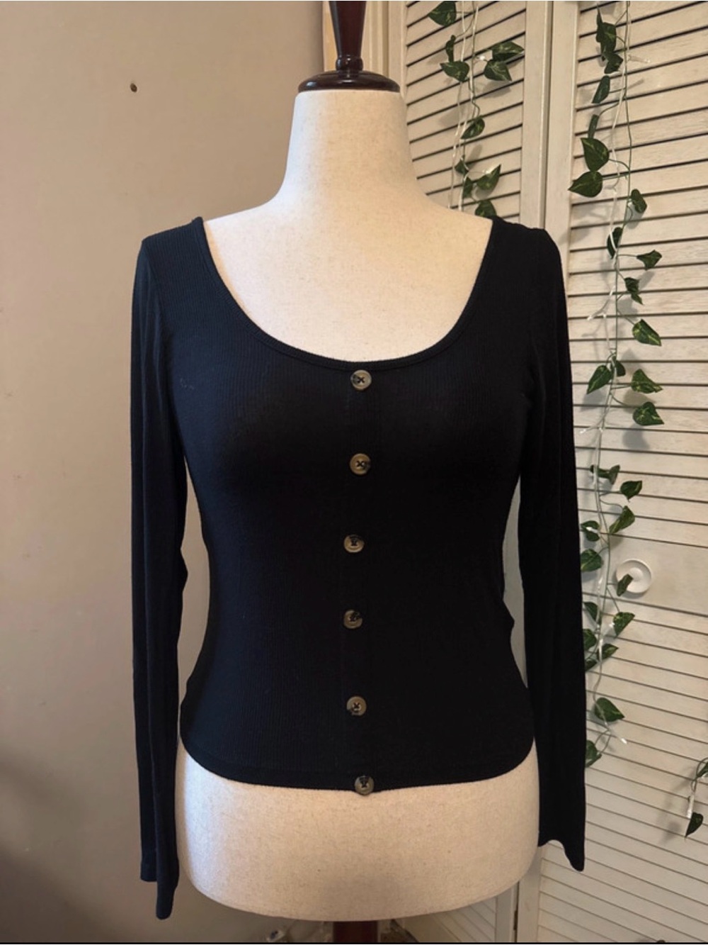Brave Soul Black Long-Sleeve Scoop Button-Front Top